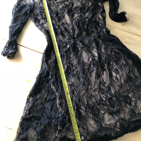 Black lace dress - Picture 4 of 6
